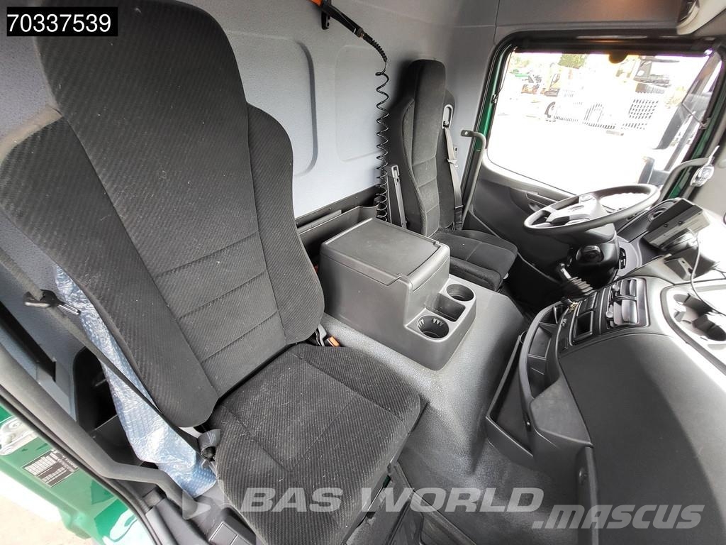 Mercedes-Benz Atego 1324 4X2 6-Cylinder Engine Automatic Tailgat Camiones caja cerrada