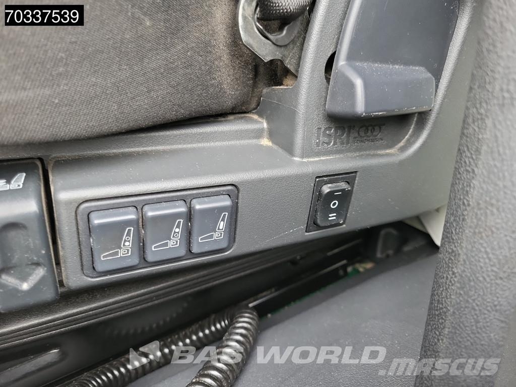 Mercedes-Benz Atego 1324 4X2 6-Cylinder Engine Automatic Tailgat Camiones caja cerrada