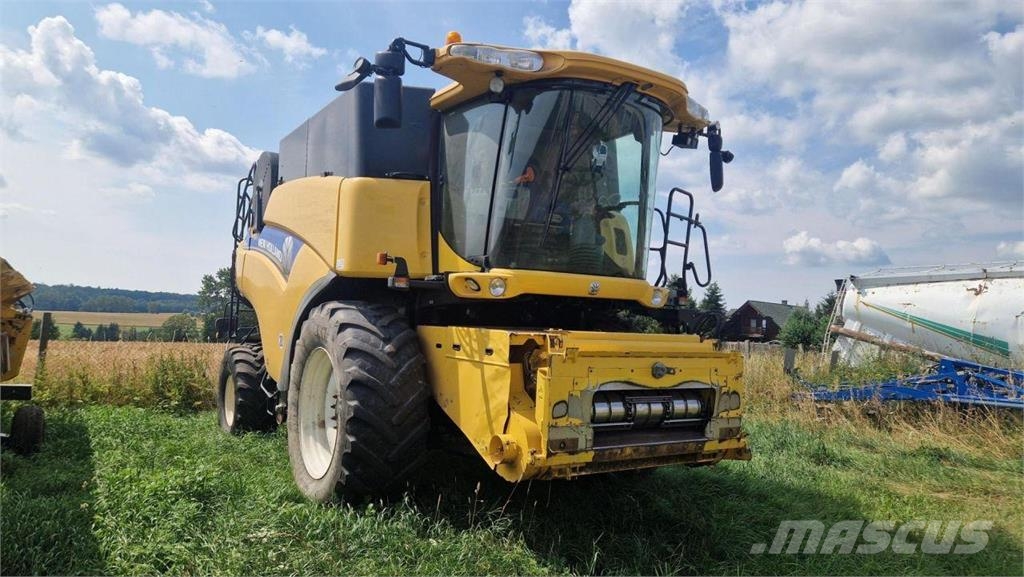 New Holland CR 9090 Mähdrescher