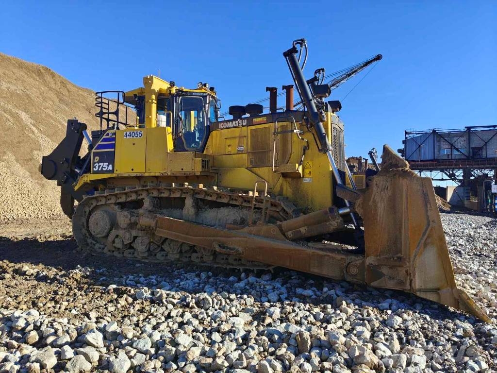 Komatsu D375A-8E0 Kāpurķēžu buldozeri