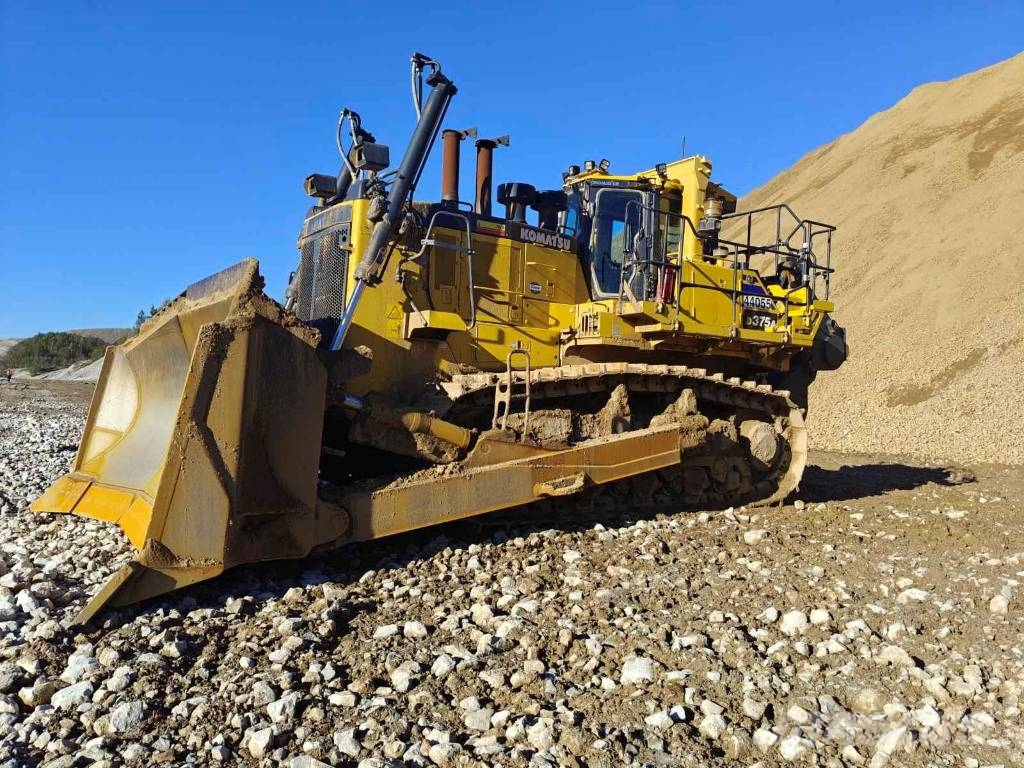 Komatsu D375A-8E0 Kāpurķēžu buldozeri