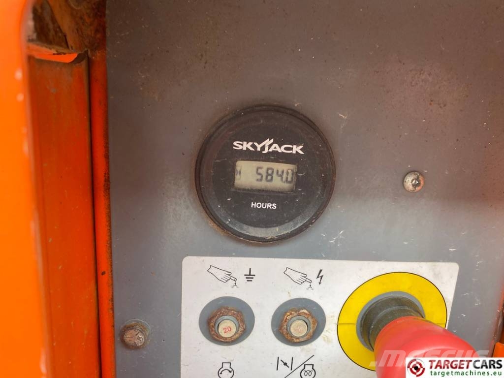SkyJack SJ6826RT Diesel 4x4 Scissor Work Lift 992cm シザースリフト