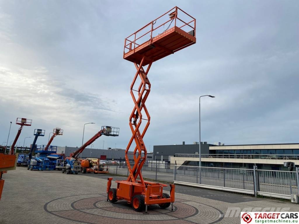 SkyJack SJ6826RT Diesel 4x4 Scissor Work Lift 992cm シザースリフト