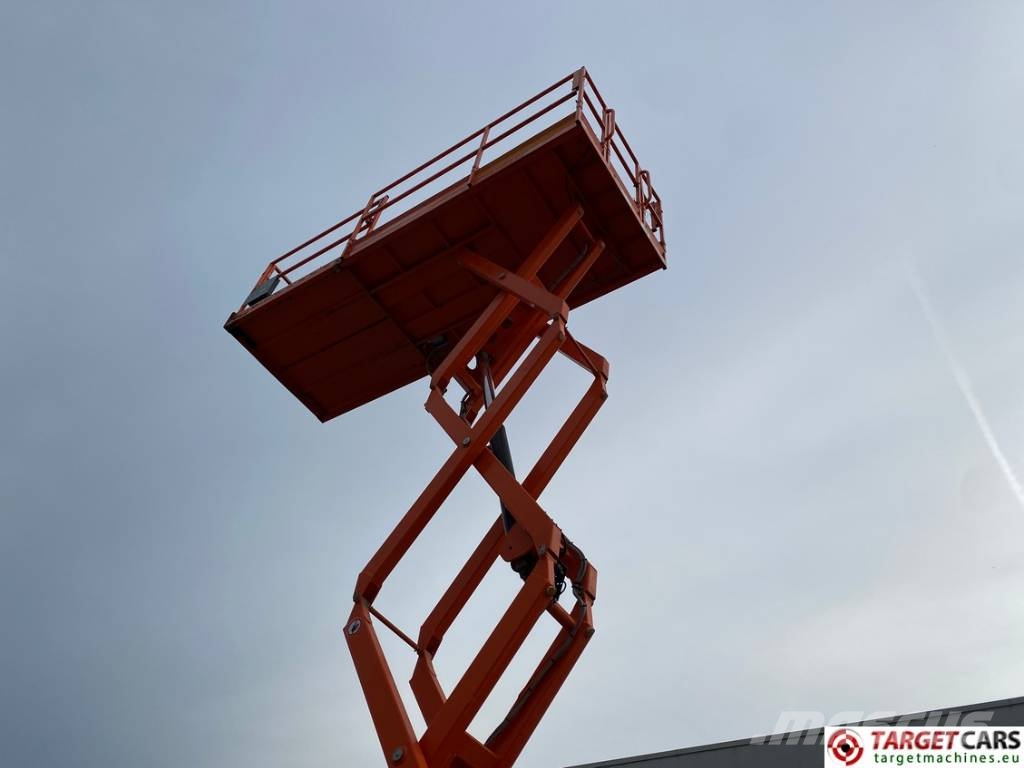 SkyJack SJ6826RT Diesel 4x4 Scissor Work Lift 992cm シザースリフト