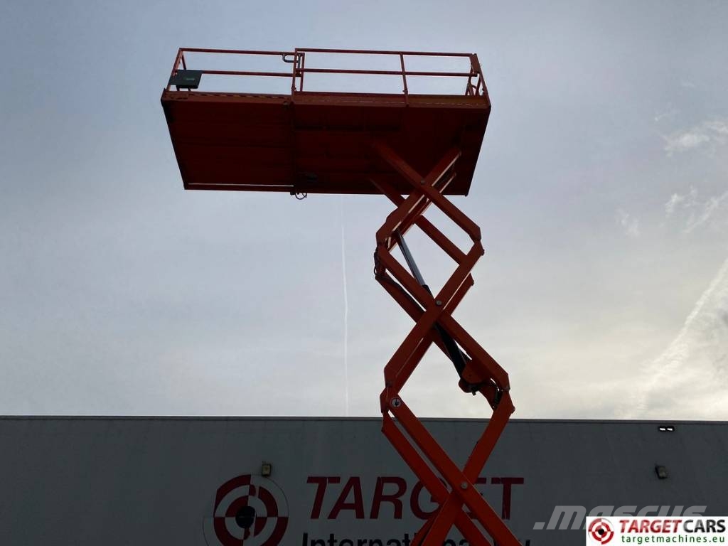 SkyJack SJ6826RT Diesel 4x4 Scissor Work Lift 992cm シザースリフト