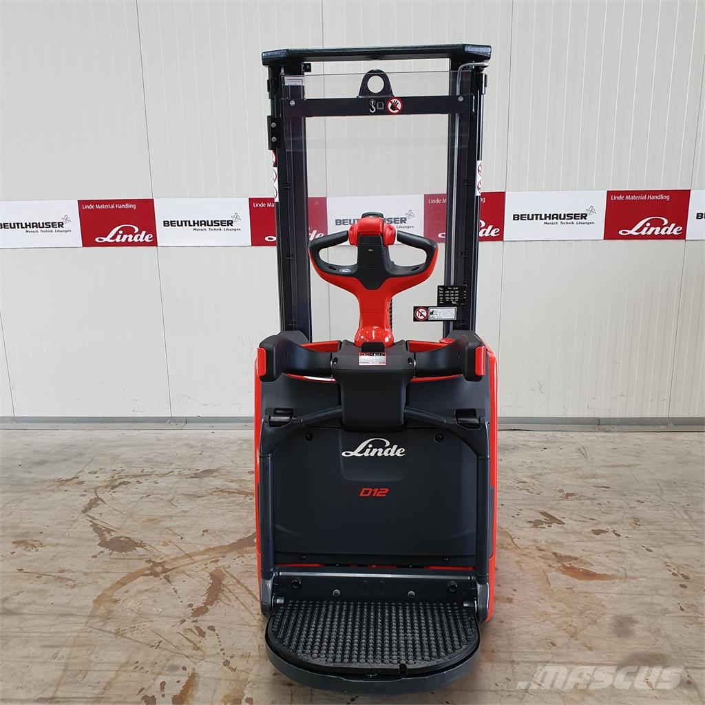 Linde D12AP شاحنات مناولة ذاتية الدفع