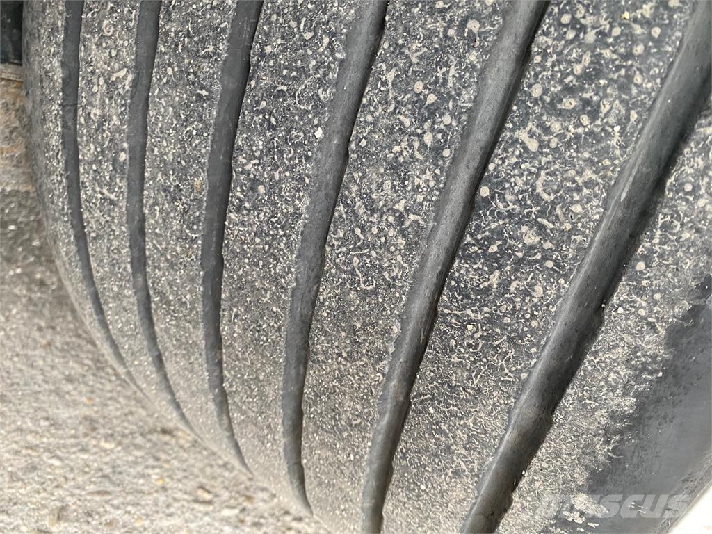 Berger Iný model VIN 760 نصف مقطورات بباب جانبي