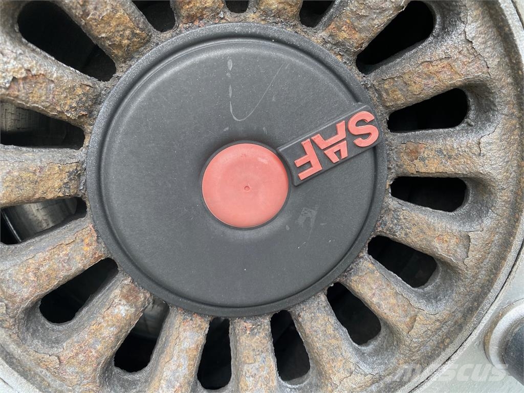 Berger Iný model VIN 760 نصف مقطورات بباب جانبي