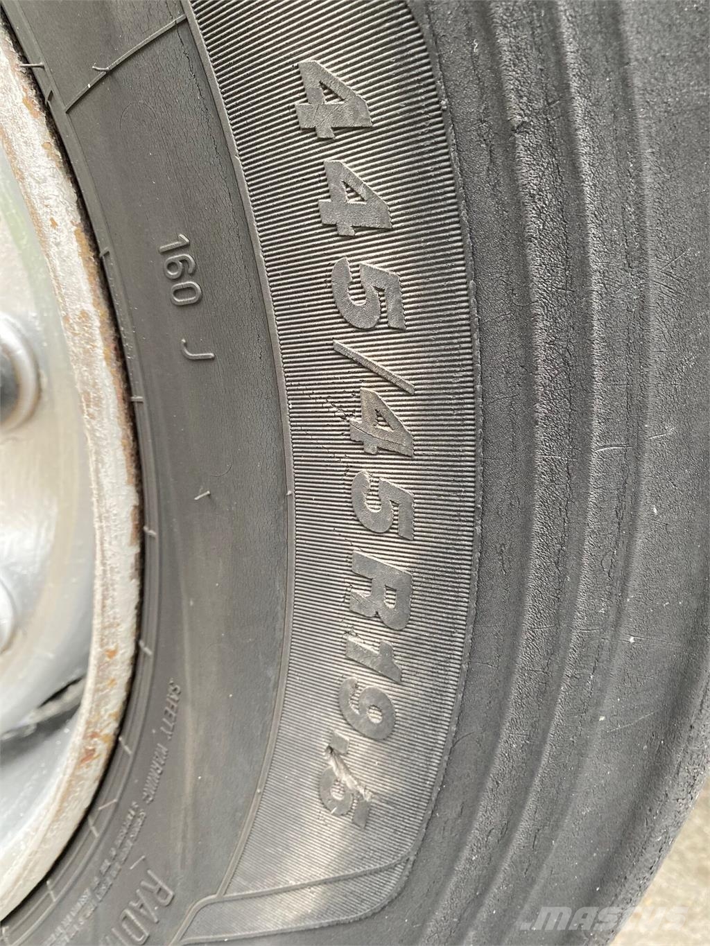 Berger Iný model VIN 760 نصف مقطورات بباب جانبي