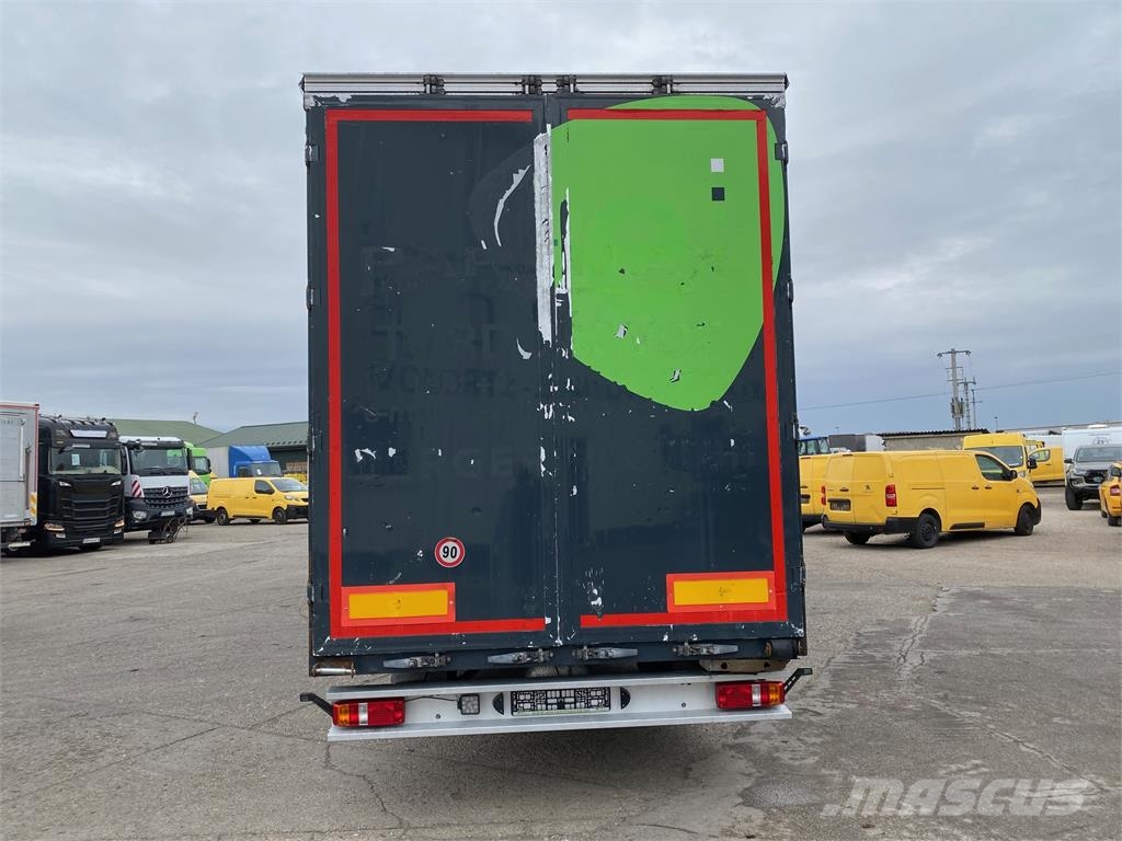 Berger Iný model VIN 760 نصف مقطورات بباب جانبي