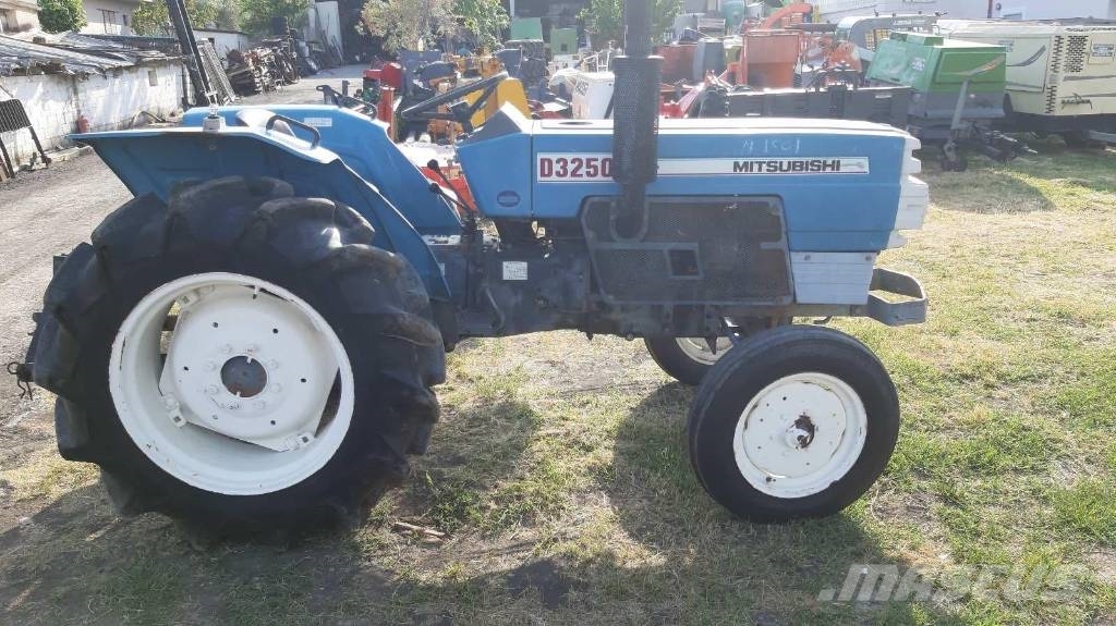 Mitsubishi 3250 Traktoren