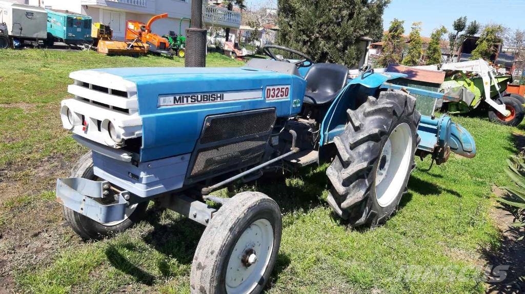 Mitsubishi 3250 Traktoren