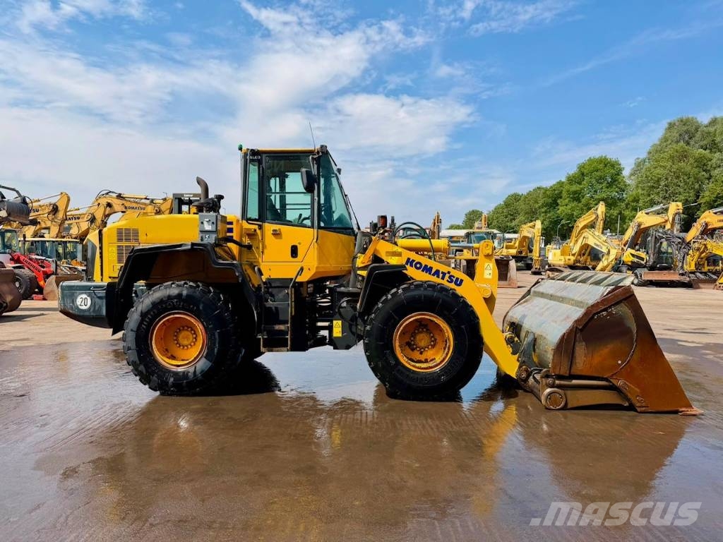 Komatsu WA 320-5 //BJ 2007 / 10549H/ZSA/Klima Cargadoras sobre ruedas