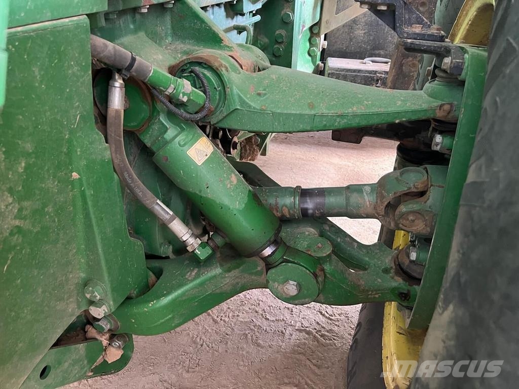John Deere 8430 الجرارات