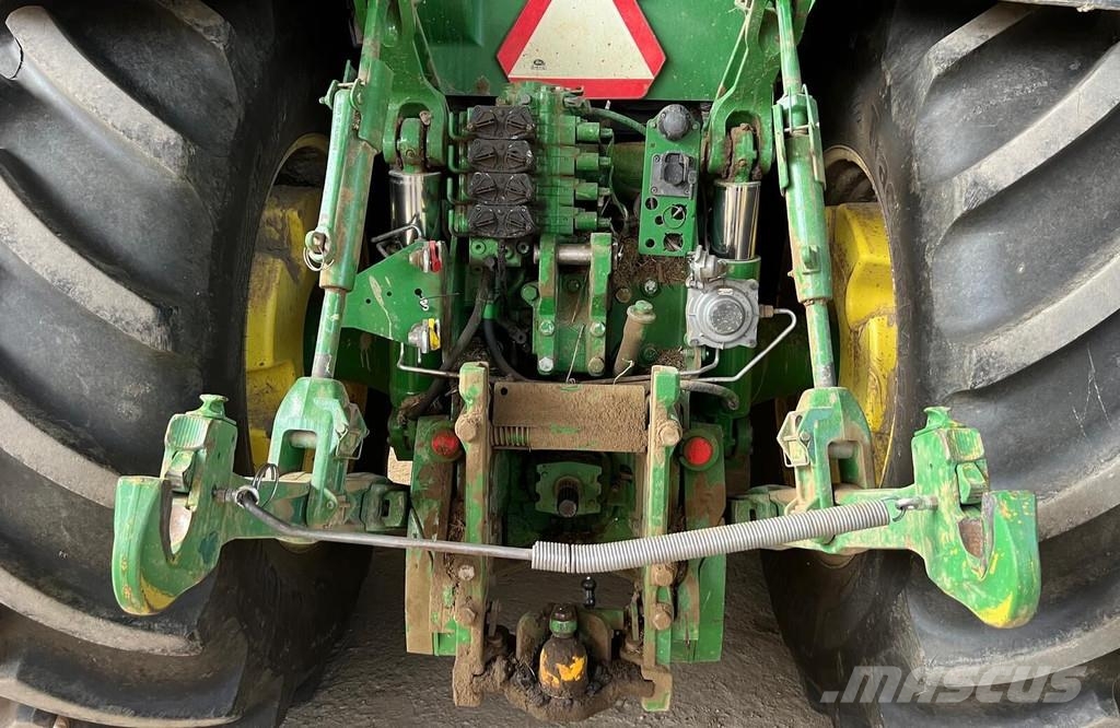 John Deere 8430 الجرارات