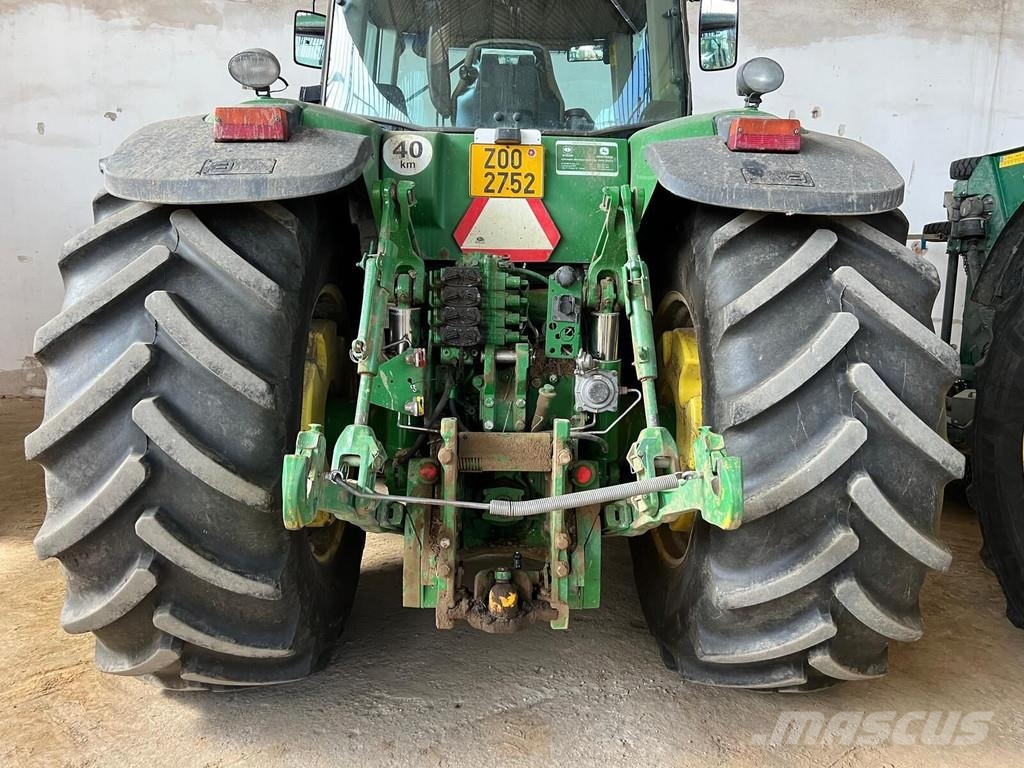John Deere 8430 الجرارات