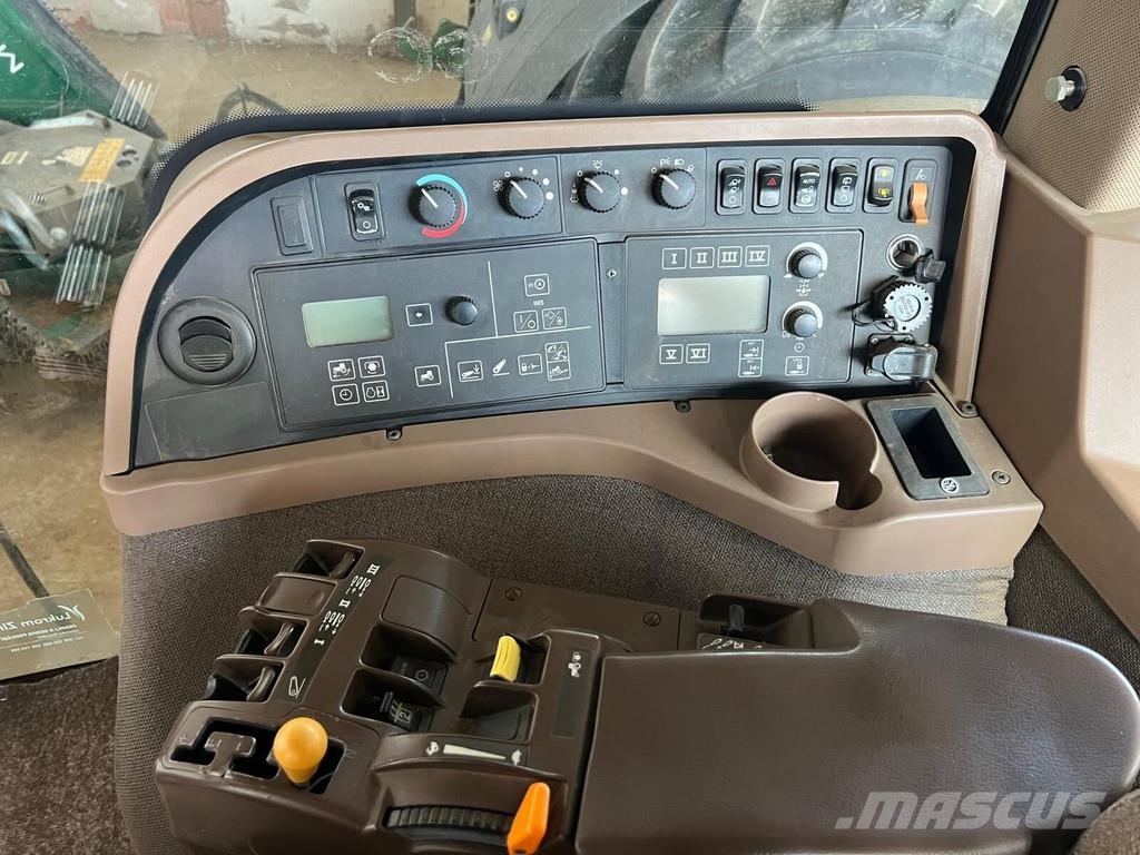 John Deere 8430 الجرارات