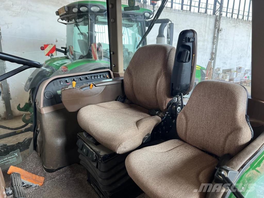 John Deere 8430 الجرارات