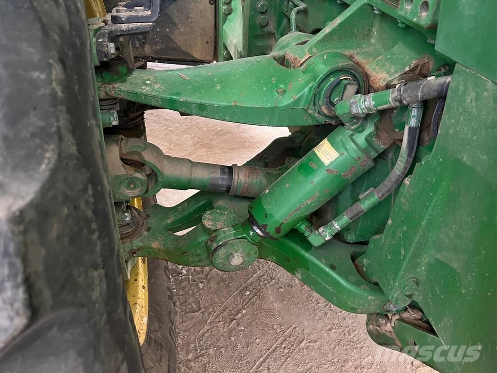 John Deere 8430 الجرارات