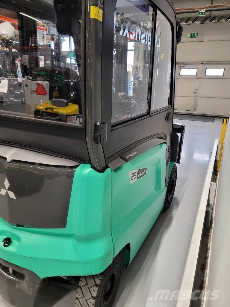 Mitsubishi FB 25 CN ( Litium akku ) شاحنات ذات رافعات شوكية تعمل بالكهرباء