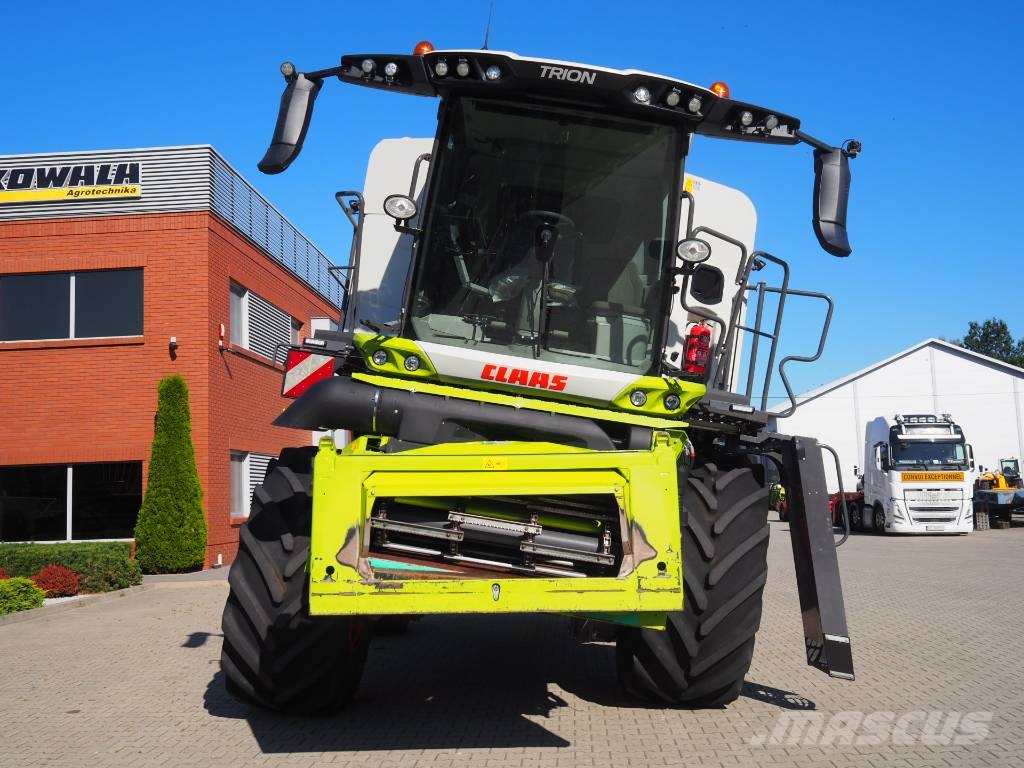 CLAAS Trion 720 MONTANA + V680 Kombajni