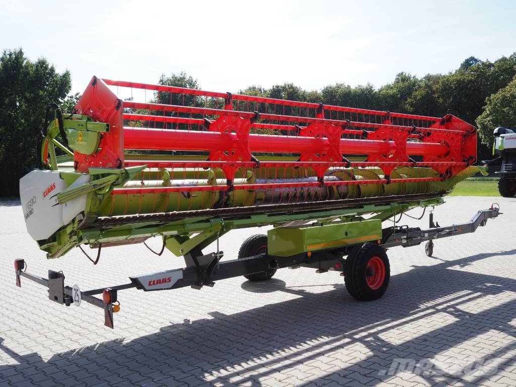 CLAAS Trion 720 MONTANA + V680 Kombajni
