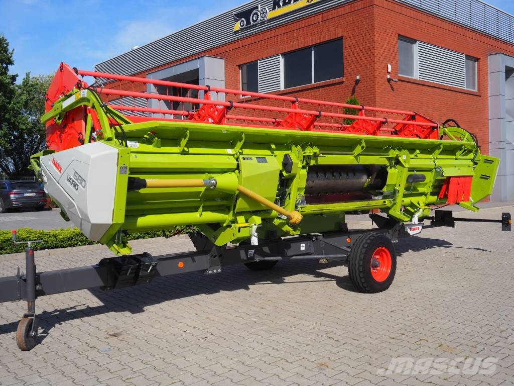 CLAAS Trion 720 MONTANA + V680 Kombajni
