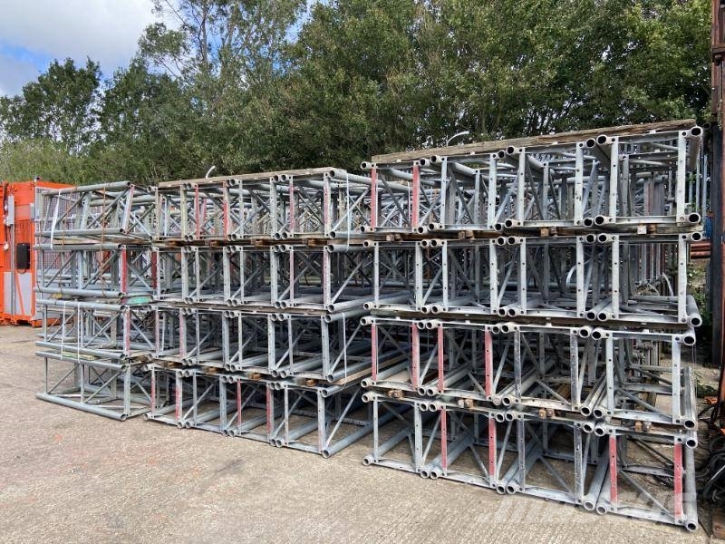 Alimak 450 Mast Section Аксесуари для будівельних підйомників і щоглових платформ