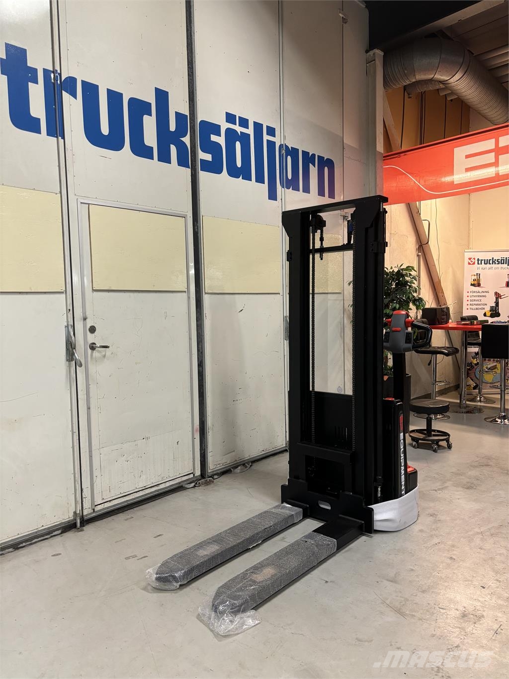 EP Equipment ESA 121 Elektromos gyalogkíséretű targoncák