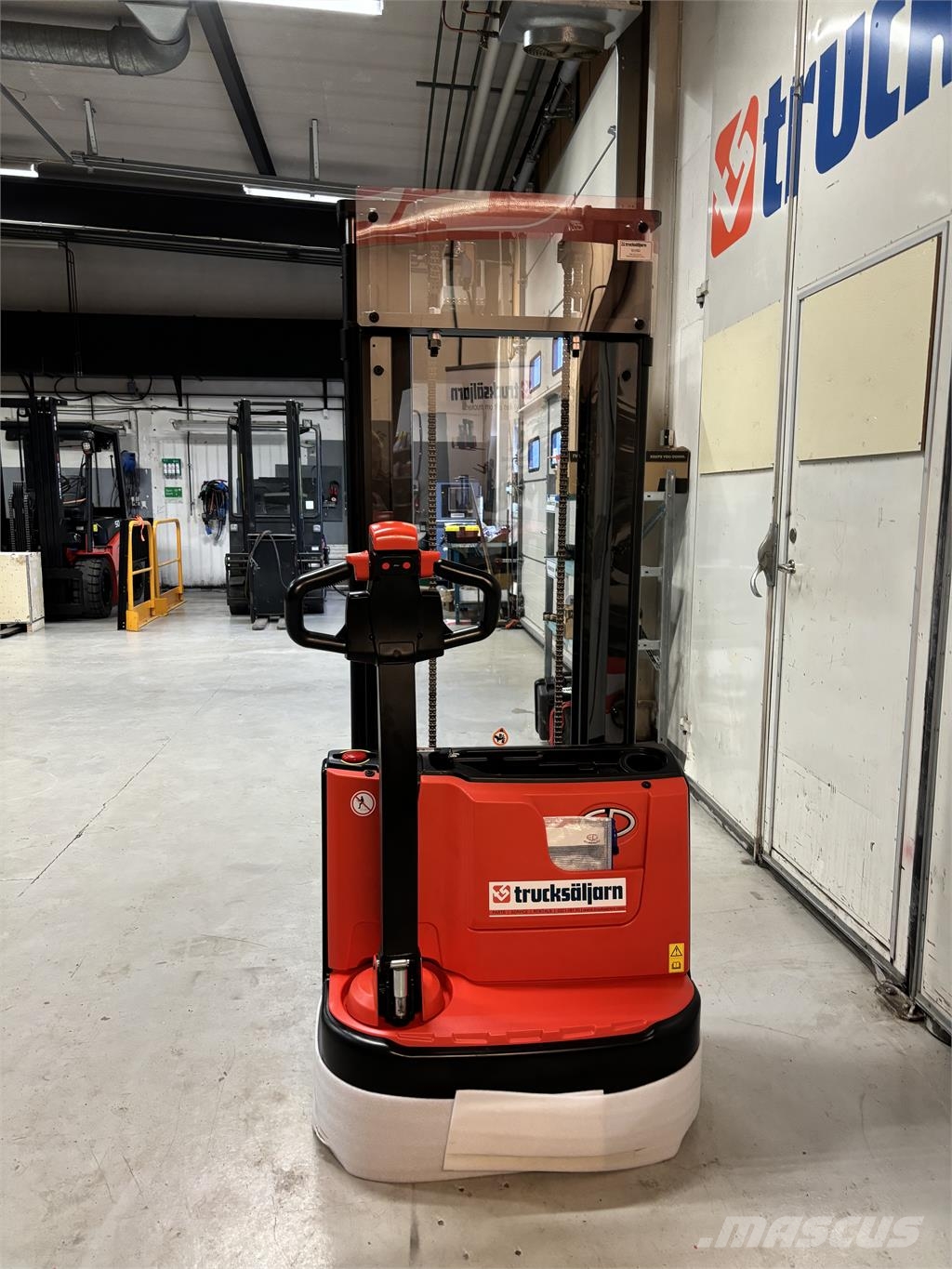 EP Equipment ESA 121 Elektromos gyalogkíséretű targoncák