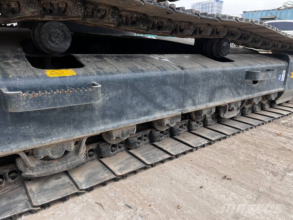 Hyundai Robex 305 LC-9 T Crawler excavators