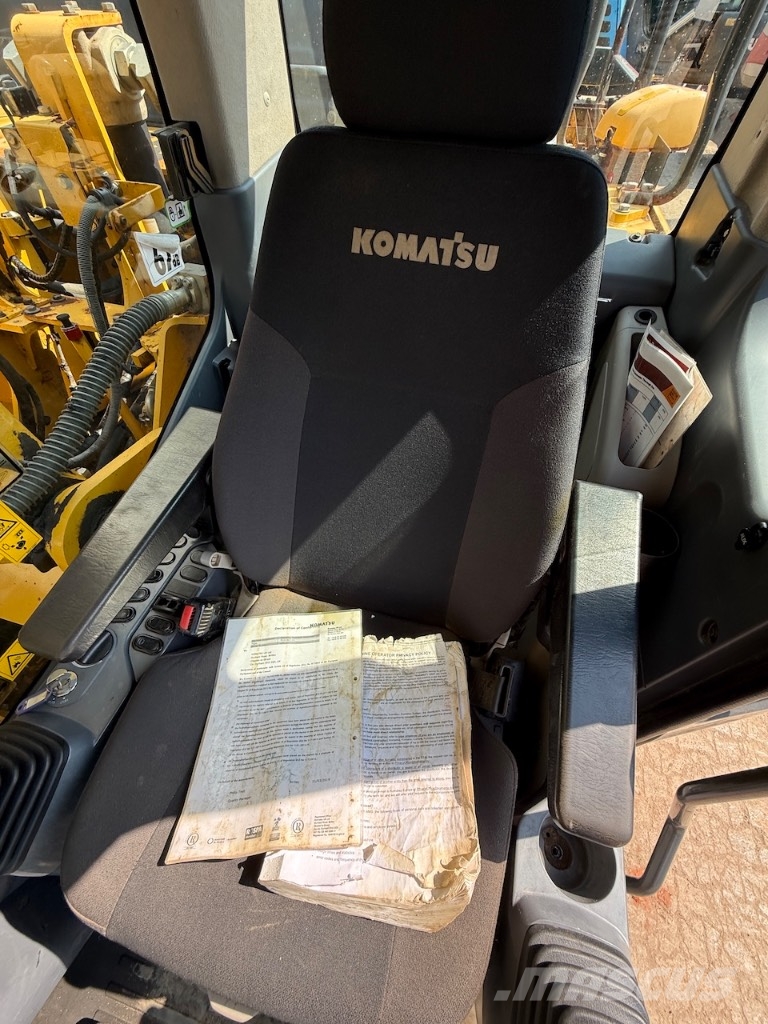 Komatsu PC 210 LC-11 - PC 210 LC - PC 210 حفارات زحافة