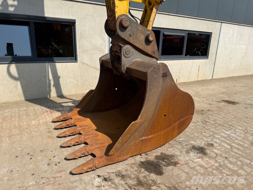Komatsu PC 210 LC-11 - PC 210 LC - PC 210 حفارات زحافة