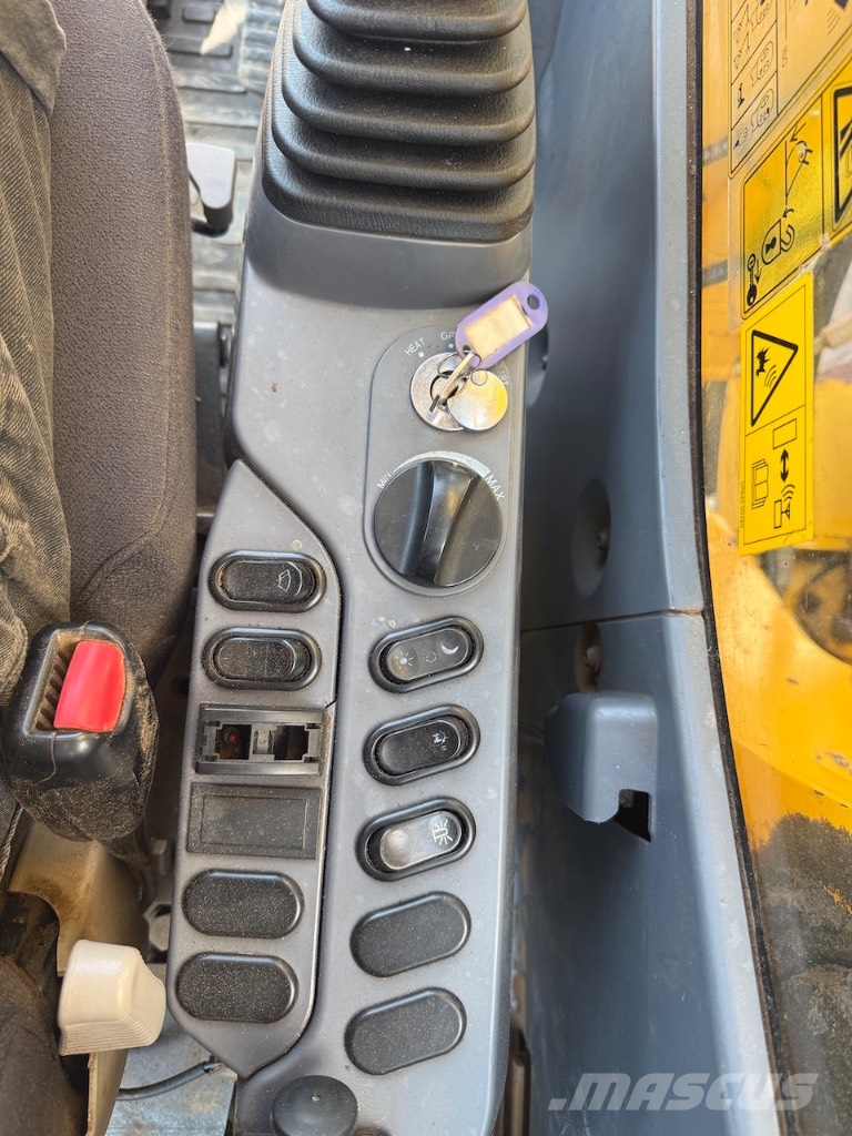 Komatsu PC 210 LC-11 - PC 210 LC - PC 210 حفارات زحافة