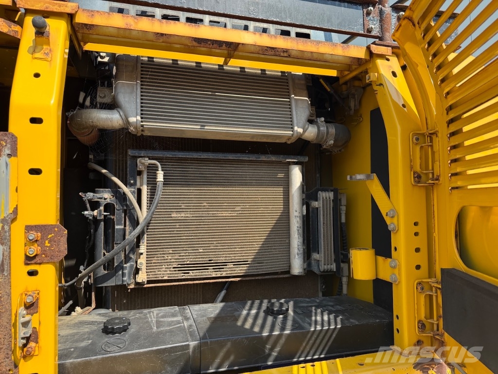 Komatsu PC 210 LC-11 - PC 210 LC - PC 210 حفارات زحافة