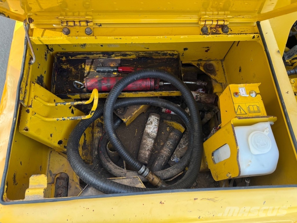 Komatsu PC 210 LC-11 - PC 210 LC - PC 210 حفارات زحافة