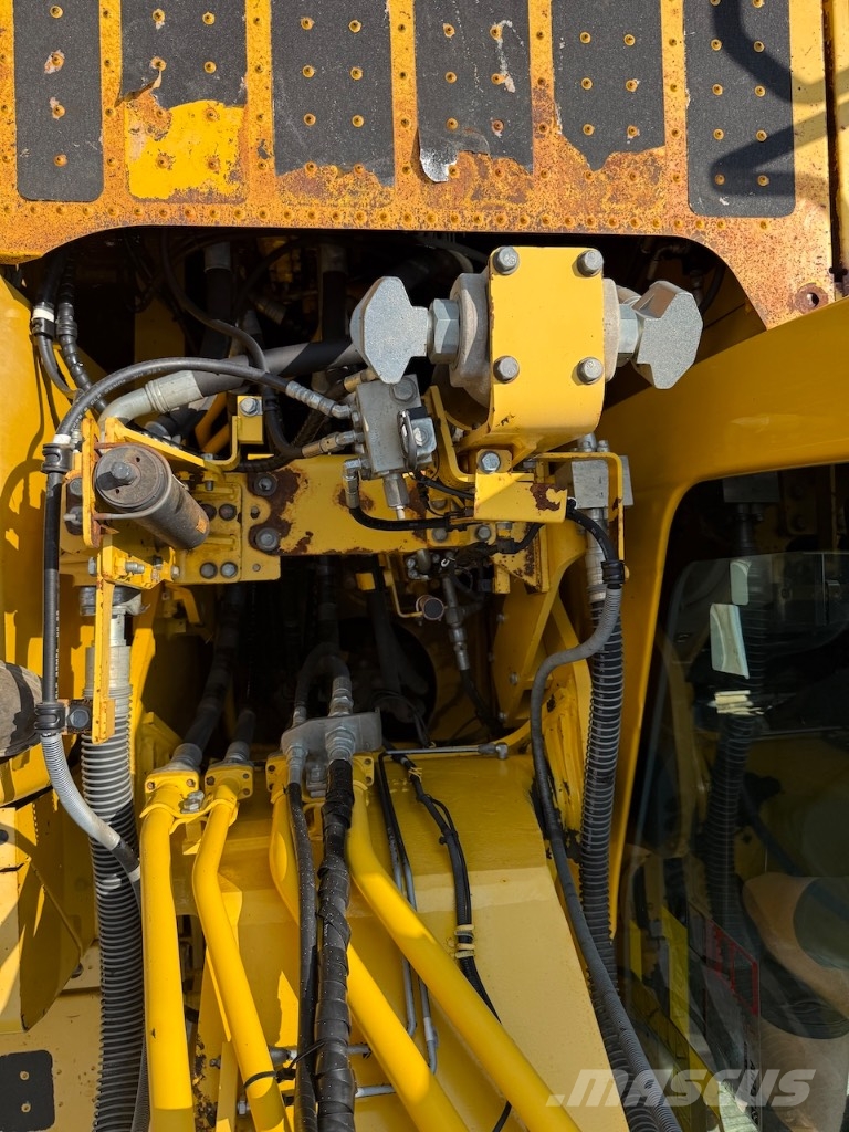 Komatsu PC 210 LC-11 - PC 210 LC - PC 210 حفارات زحافة