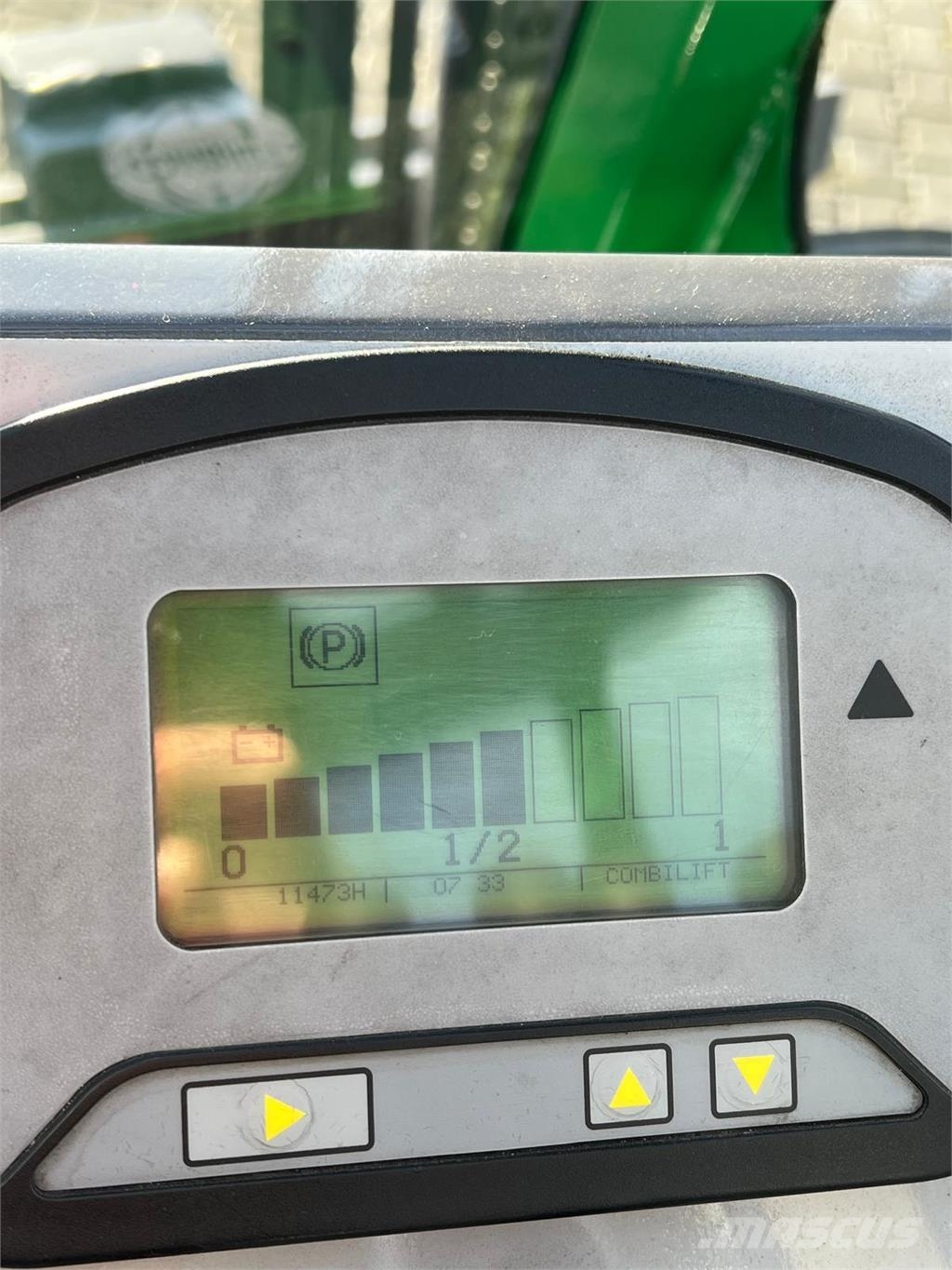 Combilift [Discount SALE] CBE 2500 全方向リーチ型フォークリフト