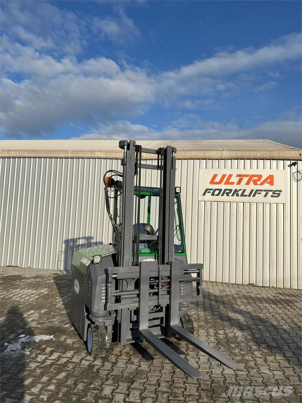 Combilift [Discount SALE] CBE 2500 4-way reach trucks