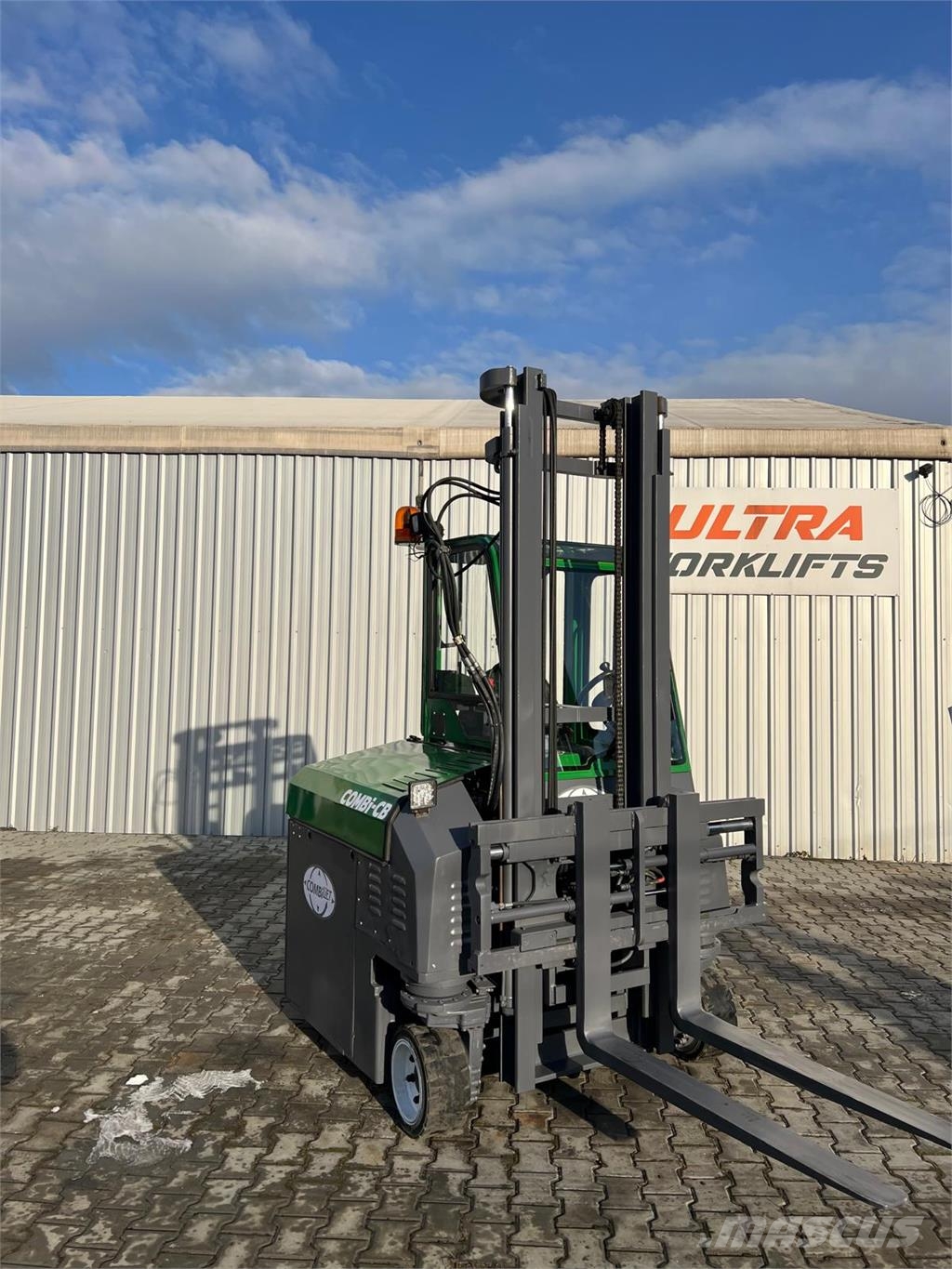 Combilift [Discount SALE] CBE 2500 4-way reach trucks