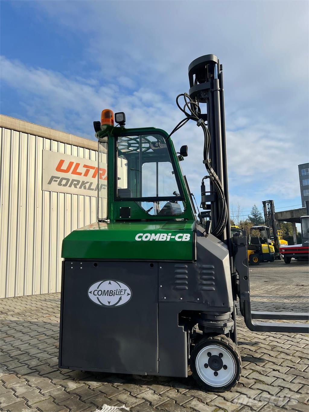 Combilift [Discount SALE] CBE 2500 4-way reach trucks