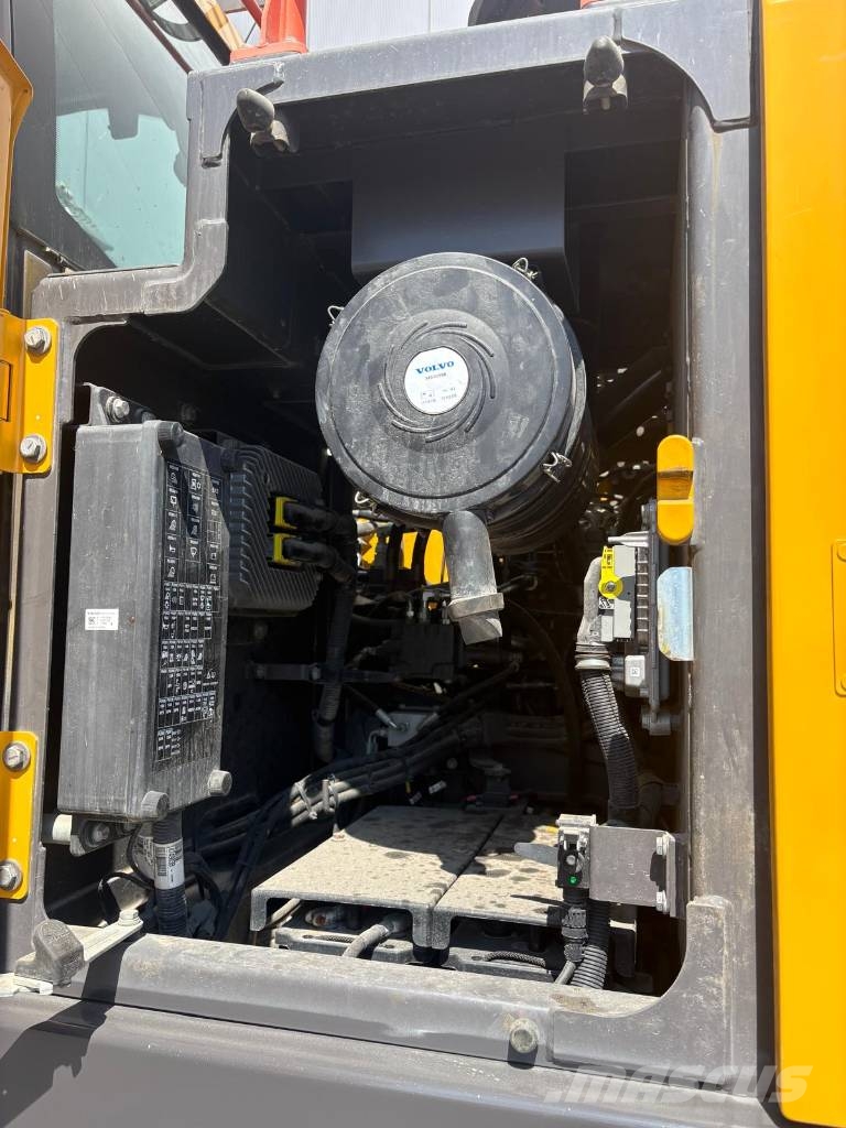 Volvo EC220ENL (Two Buckets) Escavadeiras de esteiras