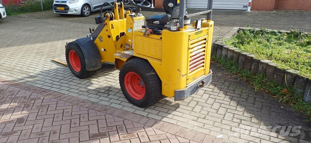 Knikmops KM 130 Rataslaadurid