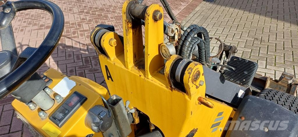Knikmops KM 130 Rataslaadurid