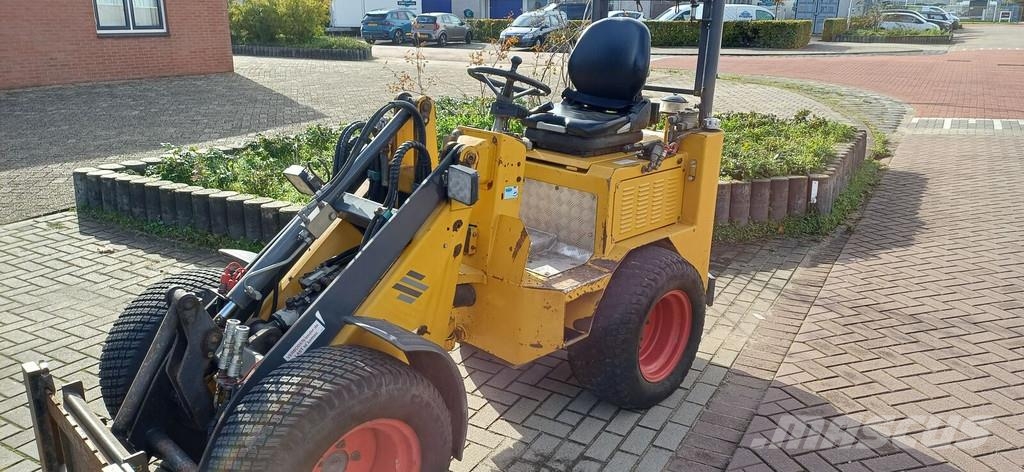 Knikmops KM 130 Rataslaadurid