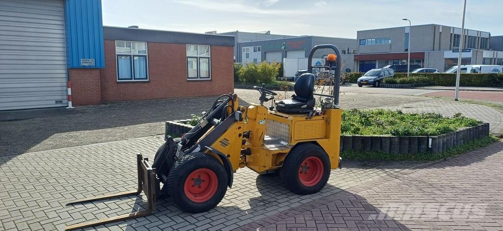 Knikmops KM 130 Rataslaadurid