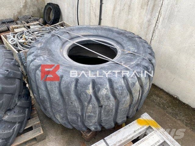 Dunlop 30 x 25 Earthmover Tyre Tyres, wheels and rims
