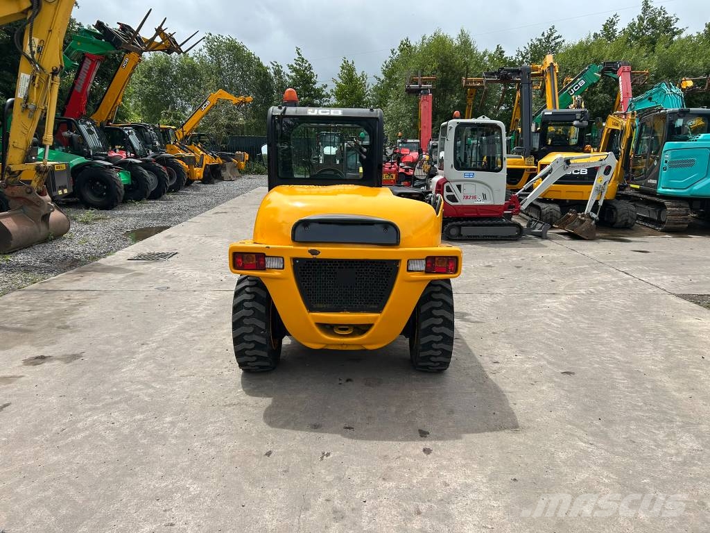 JCB 520-40 مناولات متداخلة