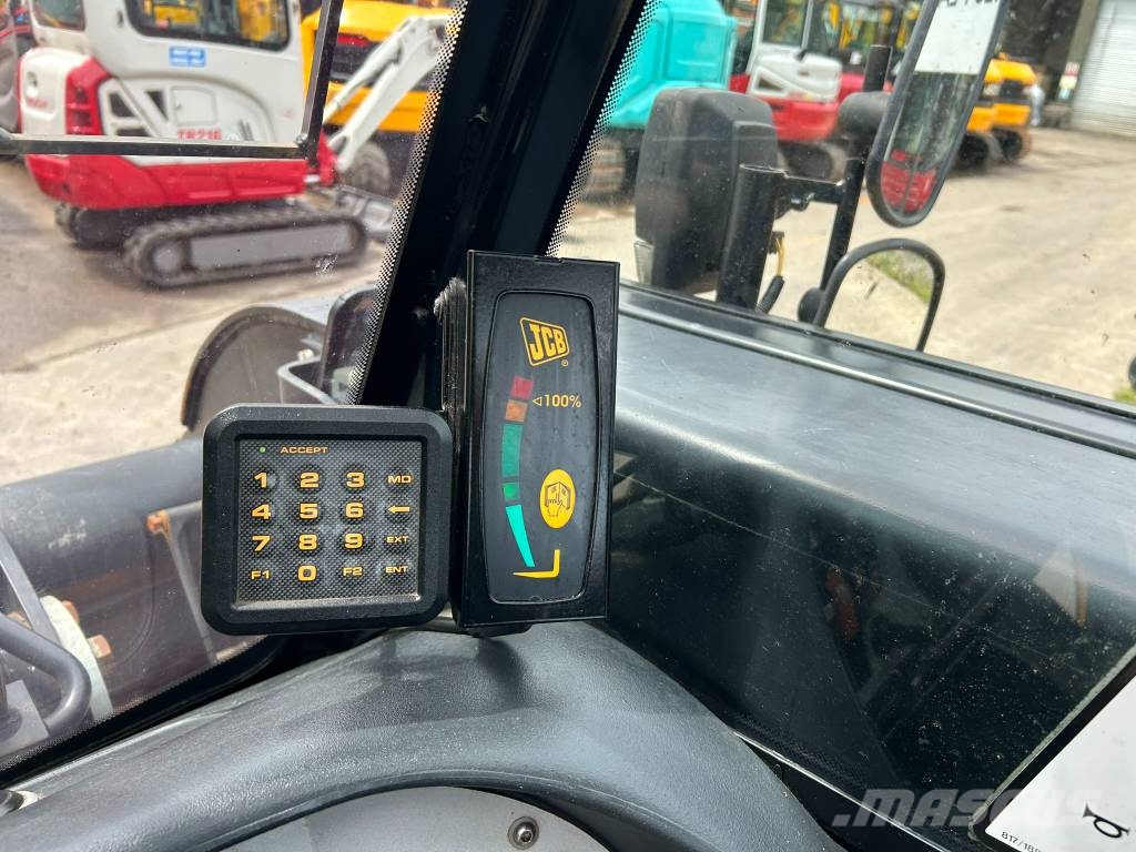 JCB 520-40 مناولات متداخلة