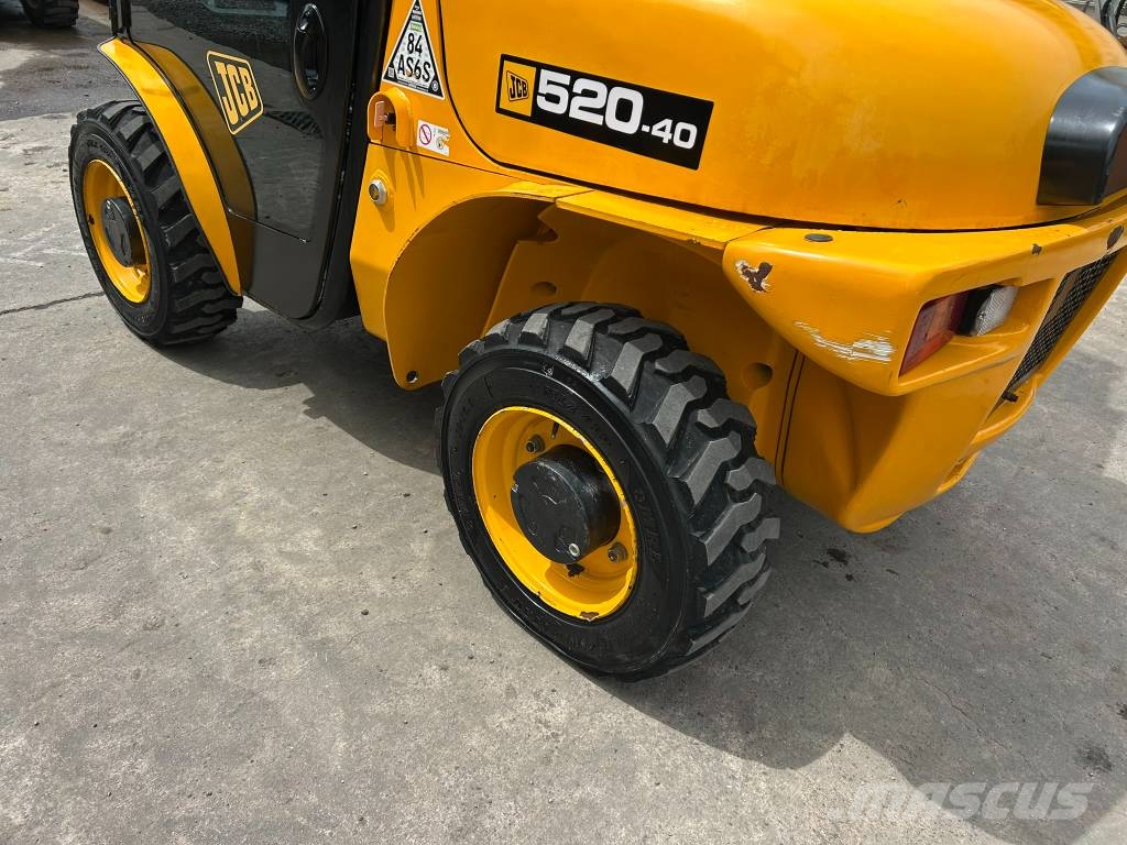 JCB 520-40 مناولات متداخلة